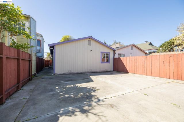 2540 E 16Th St, Oakland, CA 94601