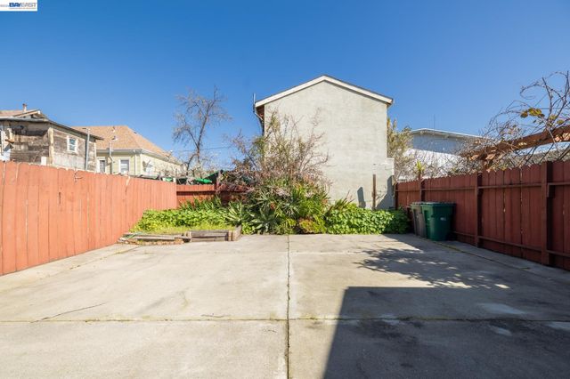 2540 E 16Th St, Oakland, CA 94601