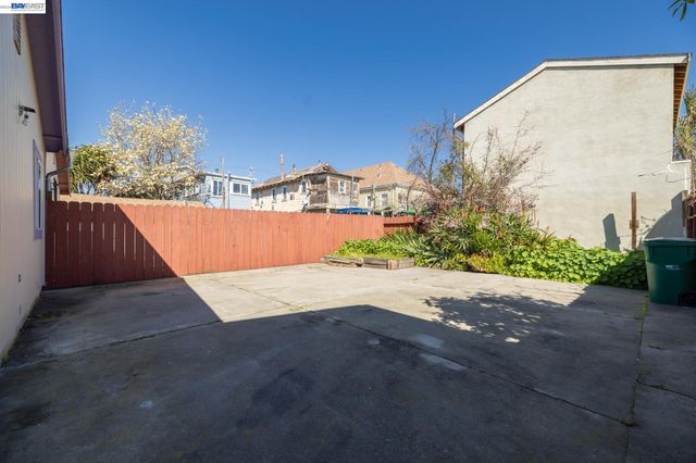 2540 E 16Th St, Oakland, CA 94601