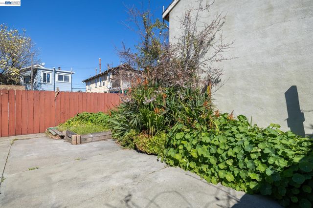2540 E 16Th St, Oakland, CA 94601