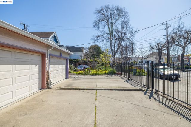 2540 E 16Th St, Oakland, CA 94601