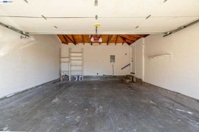 2540 E 16Th St, Oakland, CA 94601