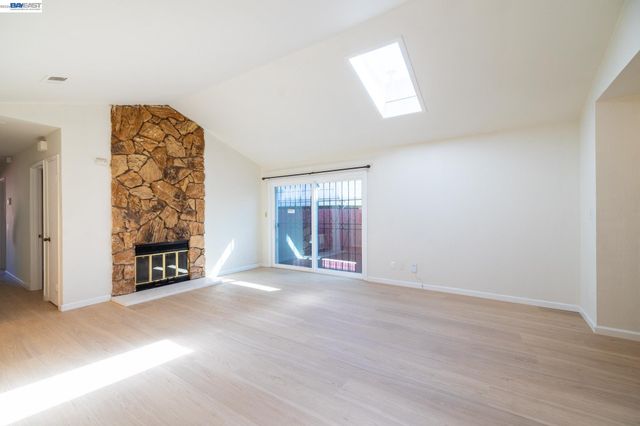 2540 E 16Th St, Oakland, CA 94601