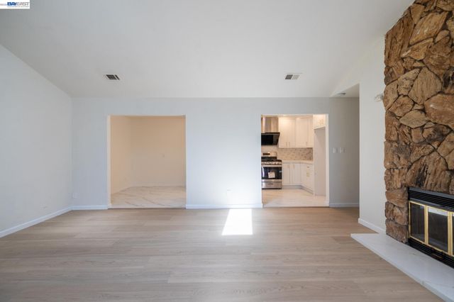 2540 E 16Th St, Oakland, CA 94601