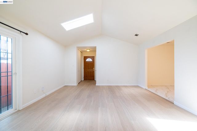 2540 E 16Th St, Oakland, CA 94601