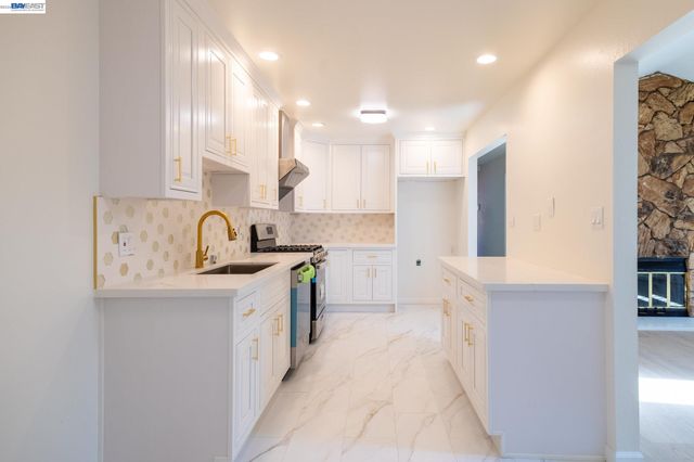 2540 E 16Th St, Oakland, CA 94601