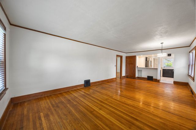 3021 49th Street, Des Moines, IA 50310