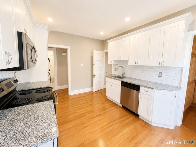 122 Dover Road 2nd Floor, West Hartford, CT 06119