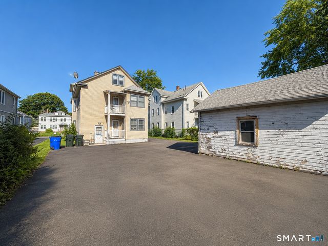 122 Dover Road 2nd Floor, West Hartford, CT 06119