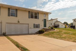 2025 EMERALD Drive, Davenport, IA 52804