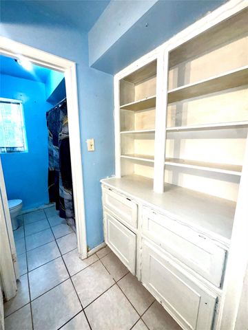 7822 Dewville Lane, Houston, TX 77037
