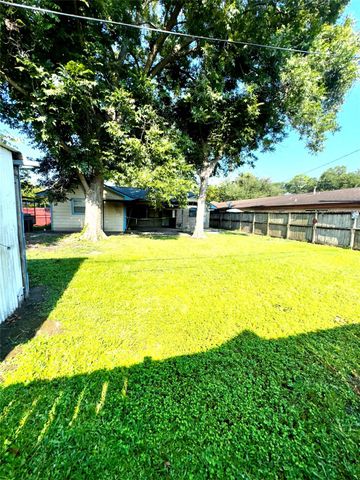 7822 Dewville Lane, Houston, TX 77037
