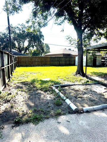 7822 Dewville Lane, Houston, TX 77037