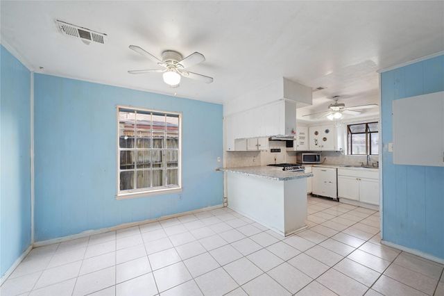 7822 Dewville Lane, Houston, TX 77037