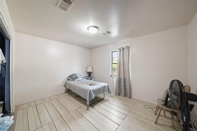 7822 Dewville Lane, Houston, TX 77037