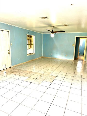 7822 Dewville Lane, Houston, TX 77037