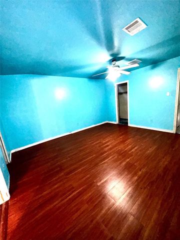 7822 Dewville Lane, Houston, TX 77037