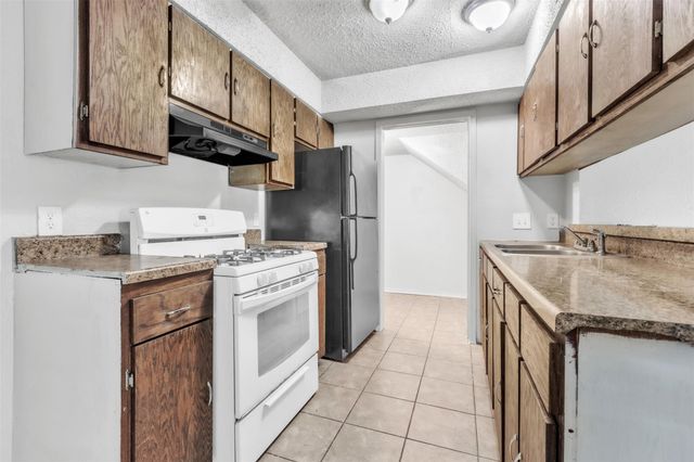 5805 Cougar DR D, Austin, TX 78745