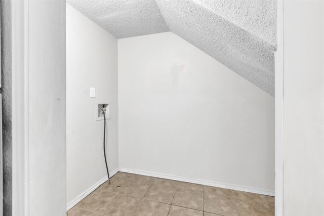 5805 Cougar DR D, Austin, TX 78745