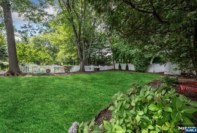 16 Abbington Terrace, Glen Rock, NJ 07452