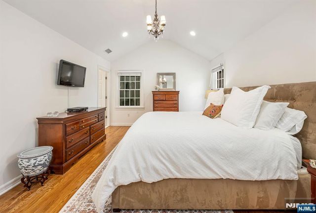 16 Abbington Terrace, Glen Rock, NJ 07452