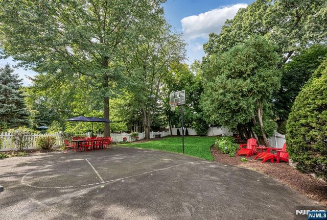 16 Abbington Terrace, Glen Rock, NJ 07452