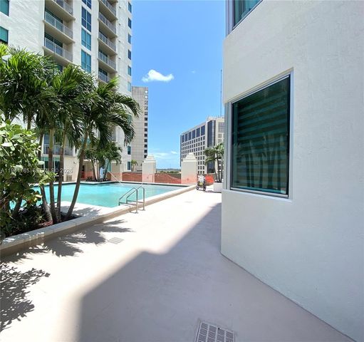 9066 SW 73rd Ct 805, Miami, FL 33156