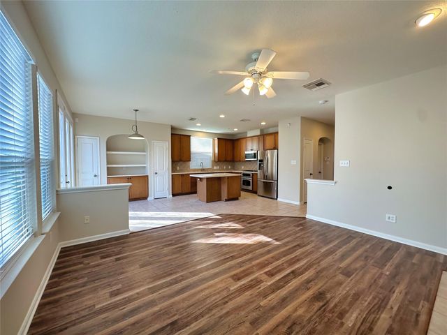 59 N Flickering Sun Circle, The Woodlands, TX 77382