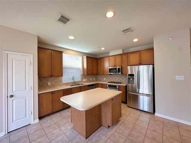 59 N Flickering Sun Circle, The Woodlands, TX 77382