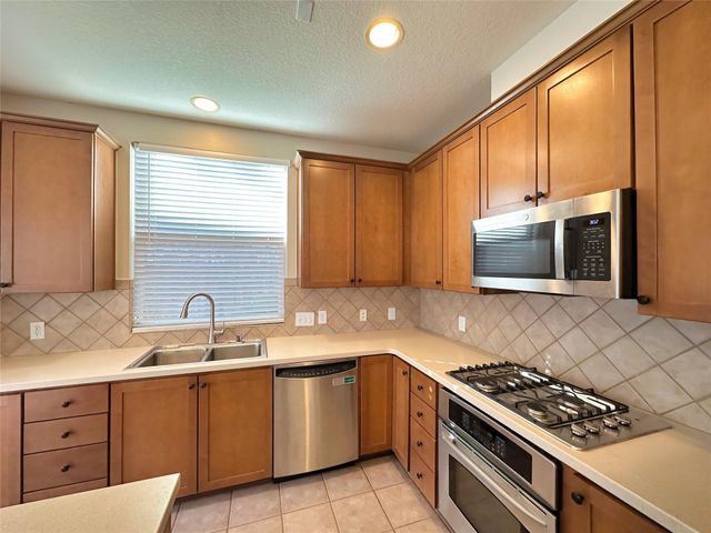 59 N Flickering Sun Circle, The Woodlands, TX 77382