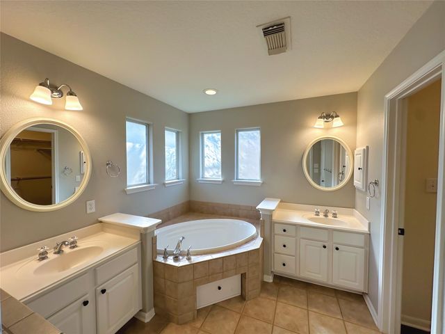 59 N Flickering Sun Circle, The Woodlands, TX 77382