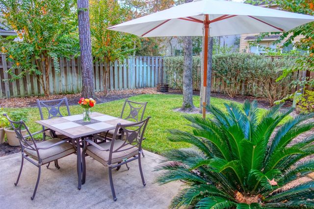 59 N Flickering Sun Circle, The Woodlands, TX 77382