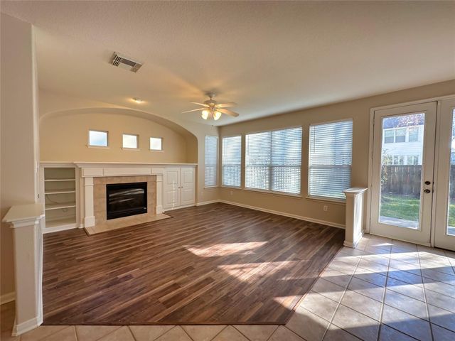 59 N Flickering Sun Circle, The Woodlands, TX 77382