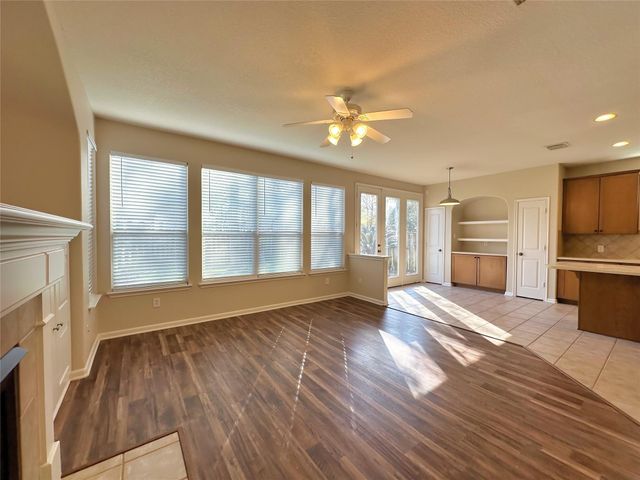 59 N Flickering Sun Circle, The Woodlands, TX 77382