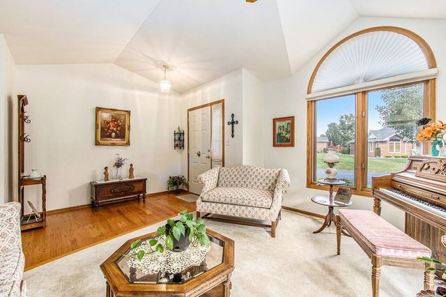 27150 S Fountainview Drive, Crete, IL 60417