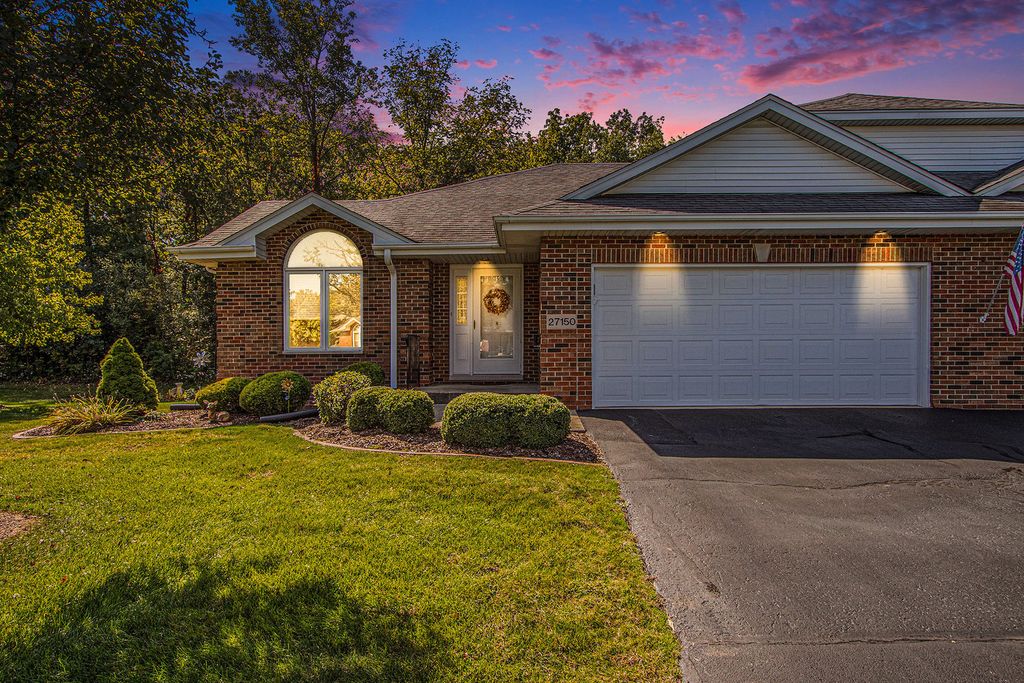 27150 S Fountainview Drive, Crete, IL 60417