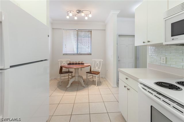 431 Valerie WAY 103, Naples, FL 34104