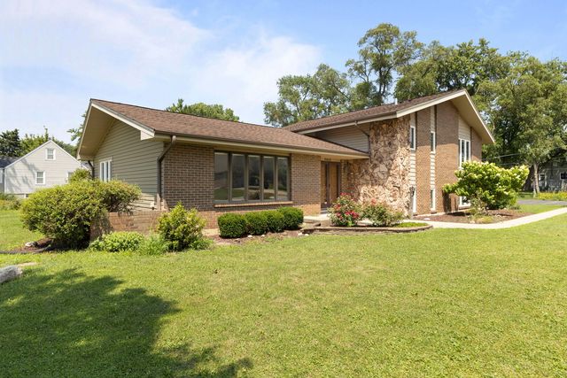 7317 Sunrise Avenue, Darien, IL 60561