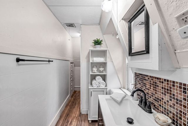 307 Fountain St, Springfield, MA 01108