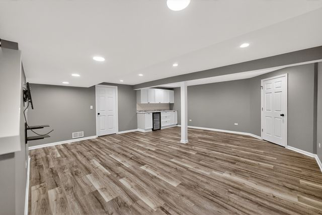 368 Kingsbury Drive, Dekalb, IL 60115