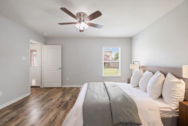 217 Farmer LN, Jarrell, TX 76537