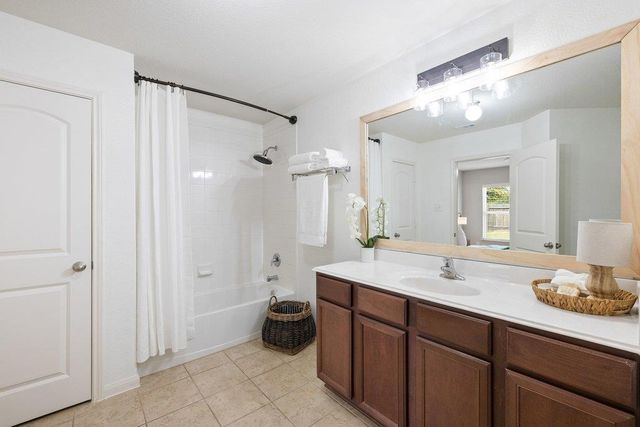 217 Farmer LN, Jarrell, TX 76537