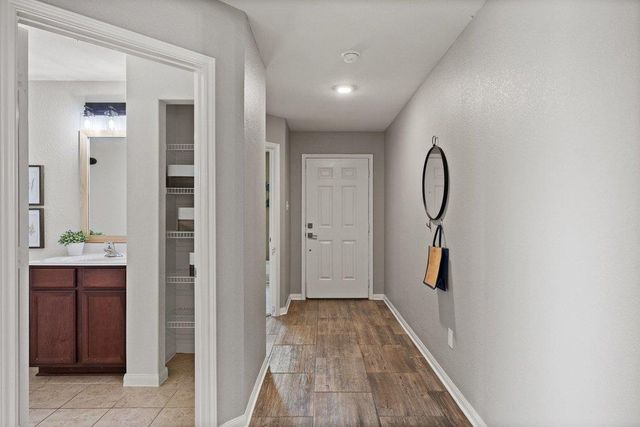 217 Farmer LN, Jarrell, TX 76537