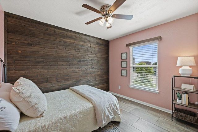 217 Farmer LN, Jarrell, TX 76537