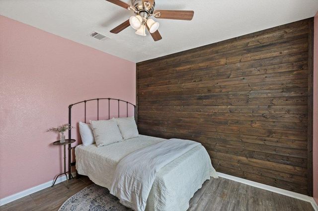 217 Farmer LN, Jarrell, TX 76537