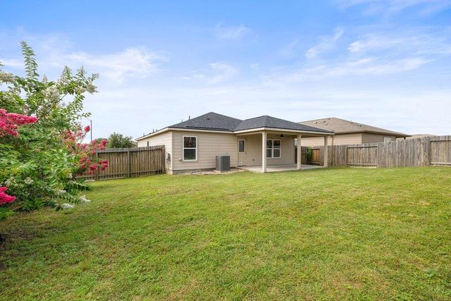 217 Farmer LN, Jarrell, TX 76537