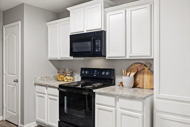 217 Farmer LN, Jarrell, TX 76537