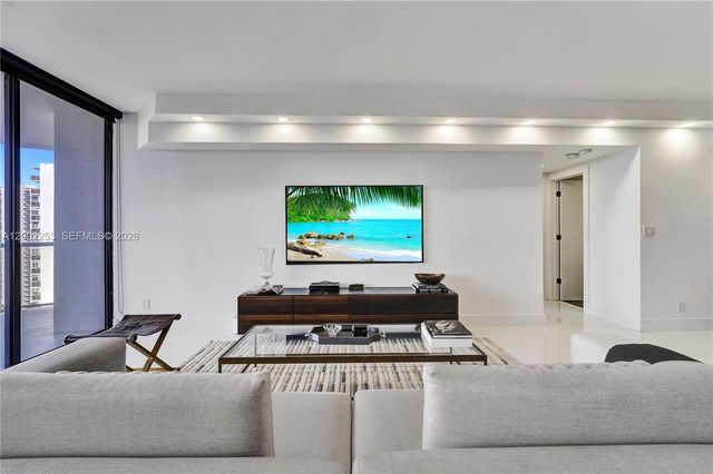 20281 E Country Club Dr 1503, Aventura, FL 33180