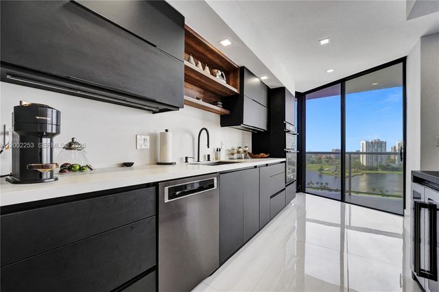 20281 E Country Club Dr 1503, Aventura, FL 33180