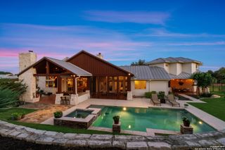 1043 Twin River, Canyon Lake, TX 78133